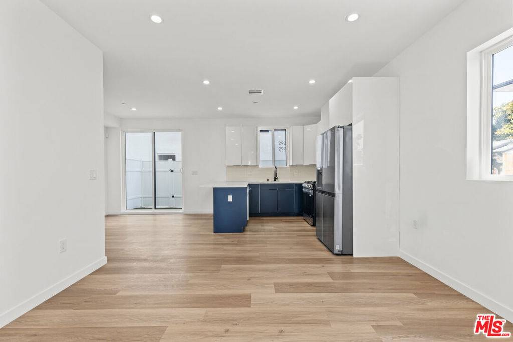 Los Angeles, CA 90016,2919 Burnside AVE #1