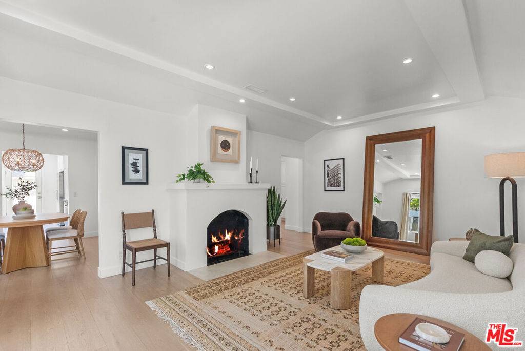 Toluca Lake, CA 91602,10531 Woodbridge ST