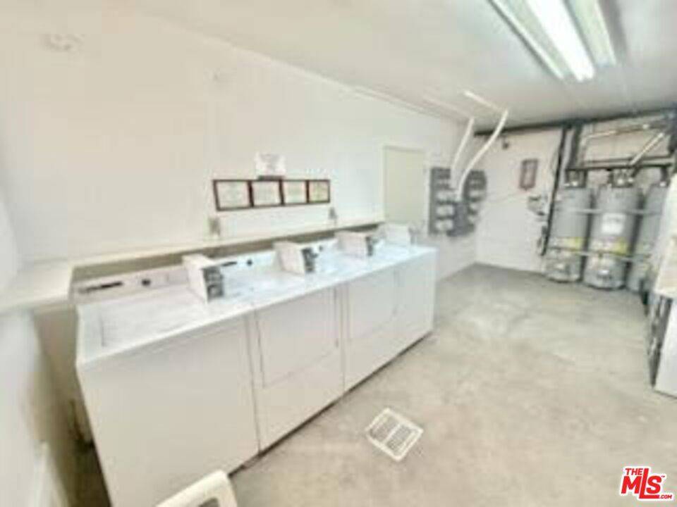 West Hollywood, CA 90069,1001 Hammond ST