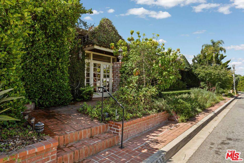 Santa Monica, CA 90402,120 Larkin PL