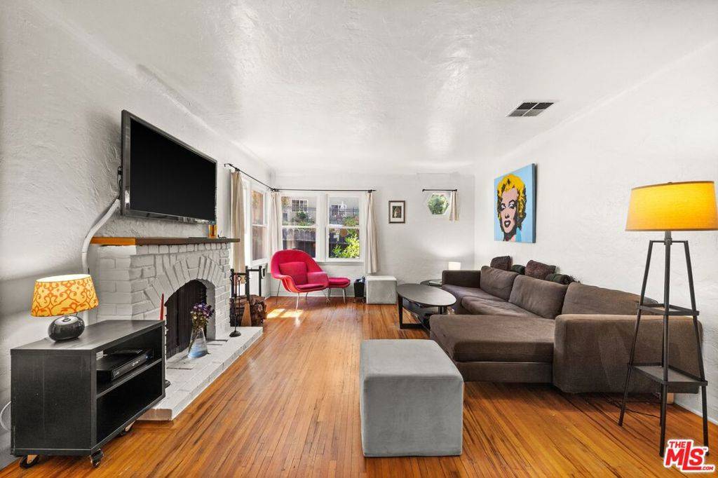 Los Angeles, CA 90046,8410 Kirkwood DR