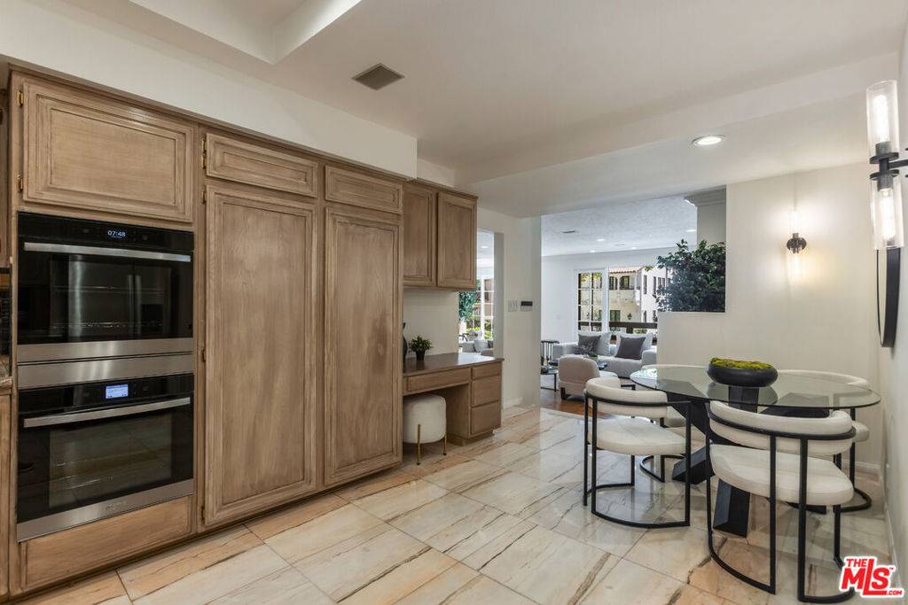 Beverly Hills, CA 90212,133 S Oakhurst DR #104