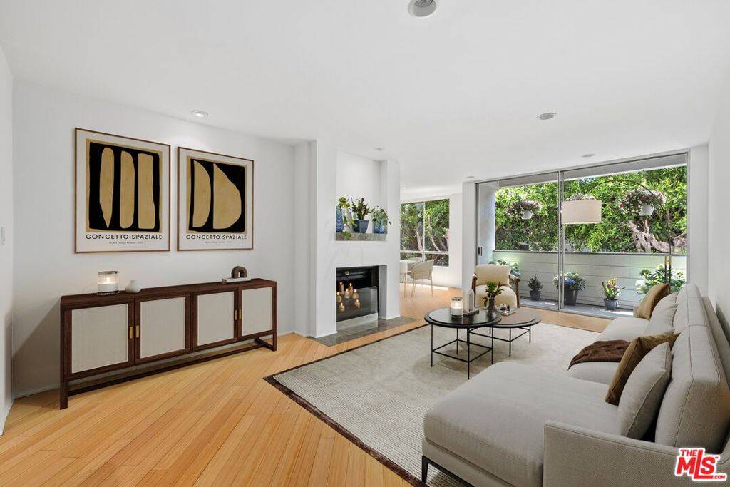 Beverly Hills, CA 90210,429 N Oakhurst DR #203