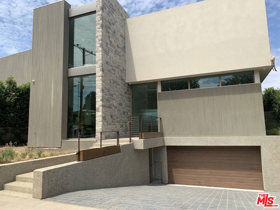 Pacific Palisades, CA 90272,333 N Mount Holyoke AVE