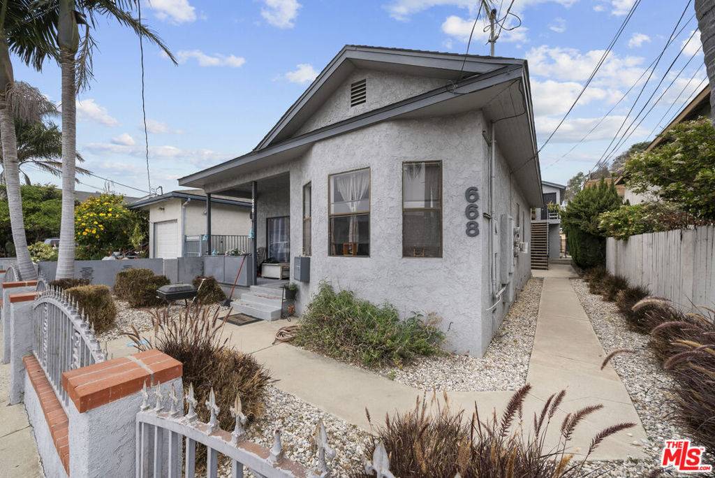 San Pedro, CA 90731,670 W 15th ST