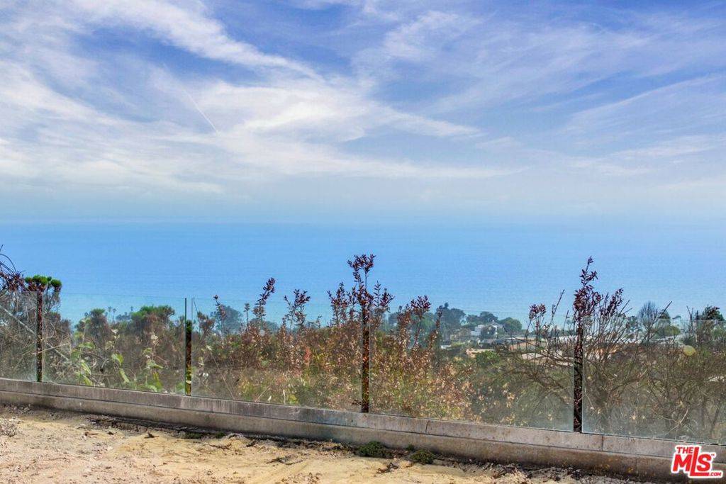 Pacific Palisades, CA 90272,961 Glenhaven DR