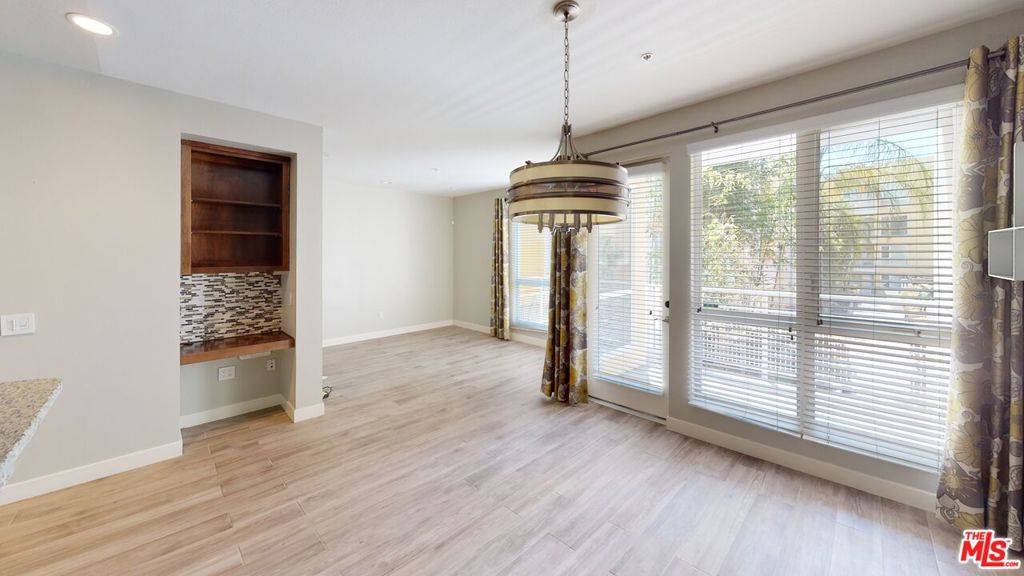 Woodland Hills, CA 91367,21301 Erwin ST #308