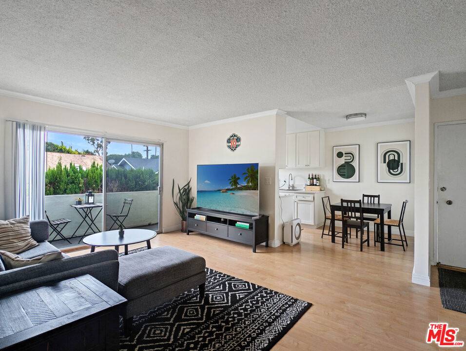 Santa Monica, CA 90405,440 Raymond AVE #15