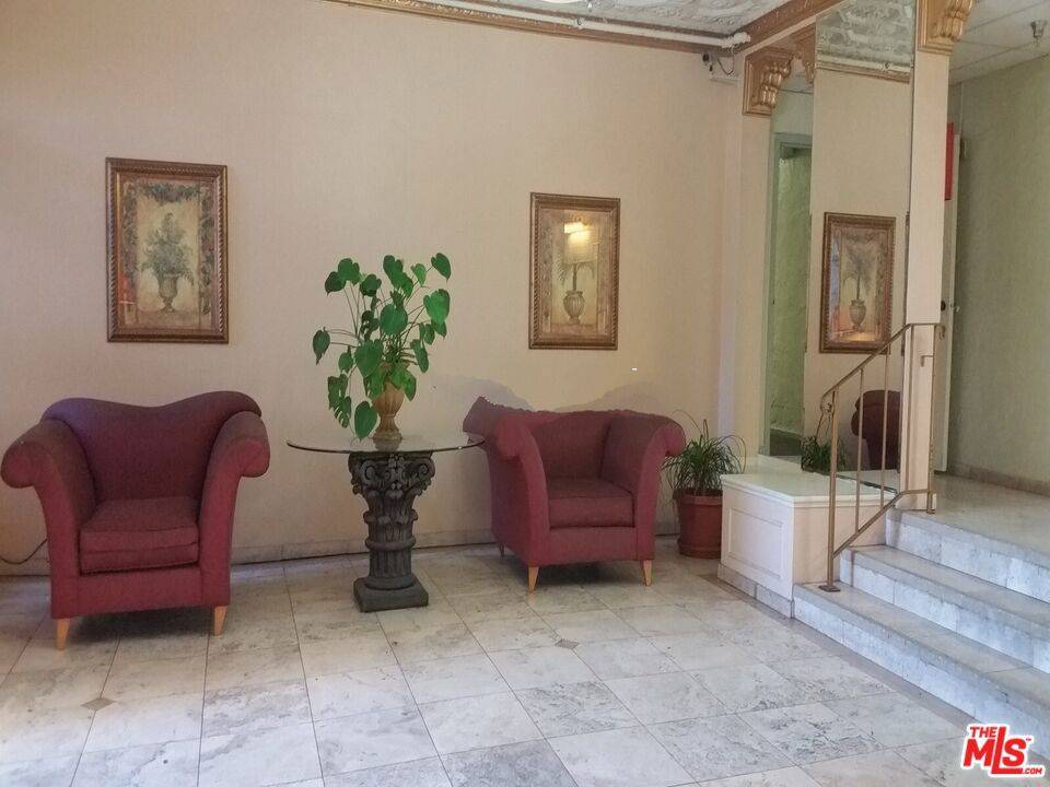 Los Angeles, CA 90036,603 S Cochran AVE #111
