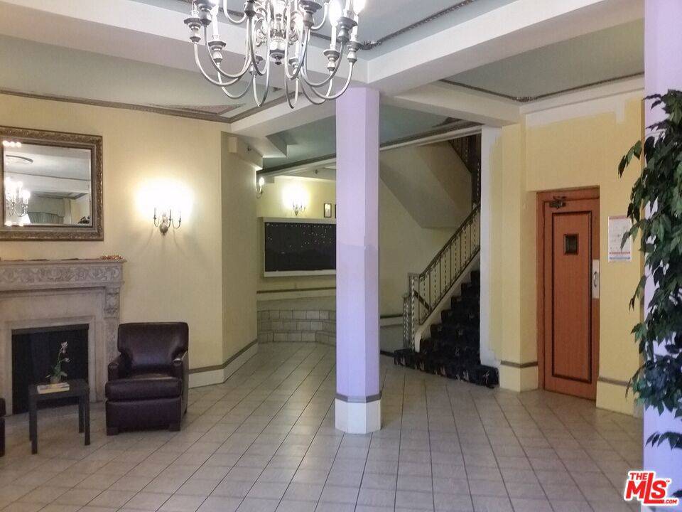 Los Angeles, CA 90028,5640 Franklin AVE #406