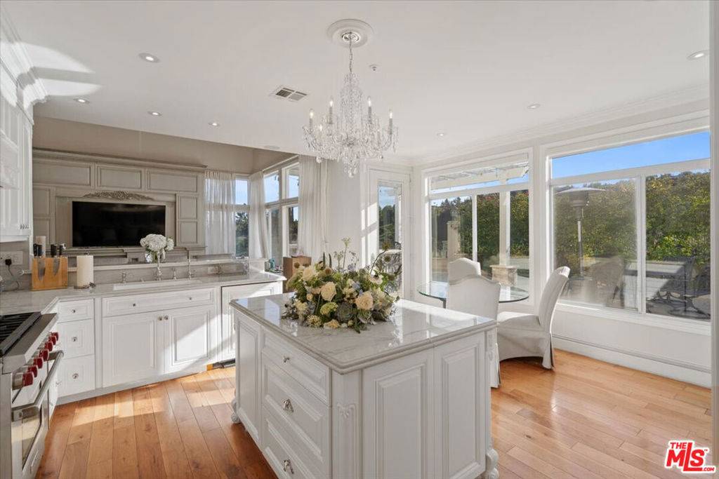 Tarzana, CA 91356,3900 Hilton Head WAY