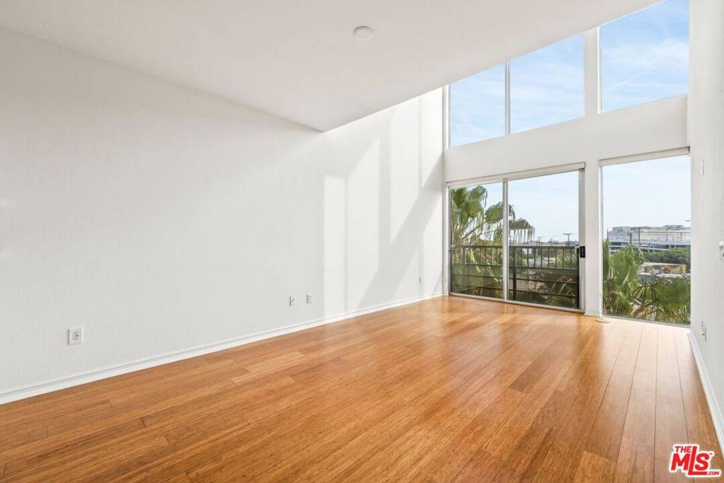 Los Angeles, CA 90013,629 Traction AVE #403