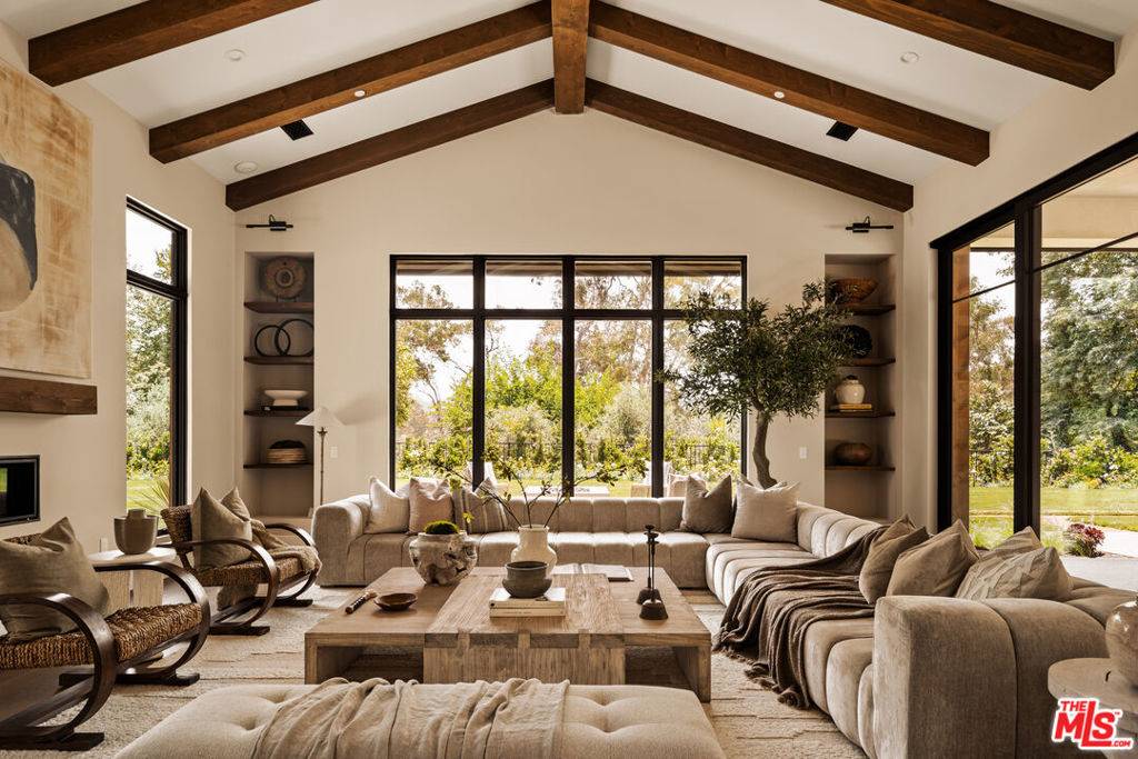 Calabasas, CA 91302,26719 Mulholland HWY