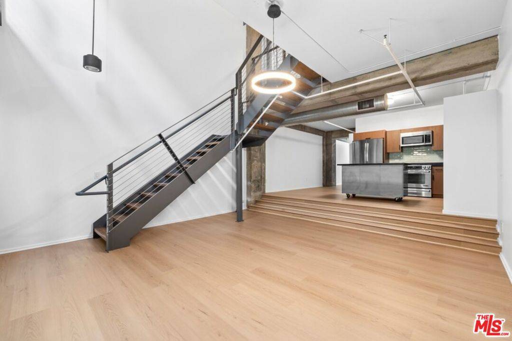 Los Angeles, CA 90013,510 S Hewitt ST #104