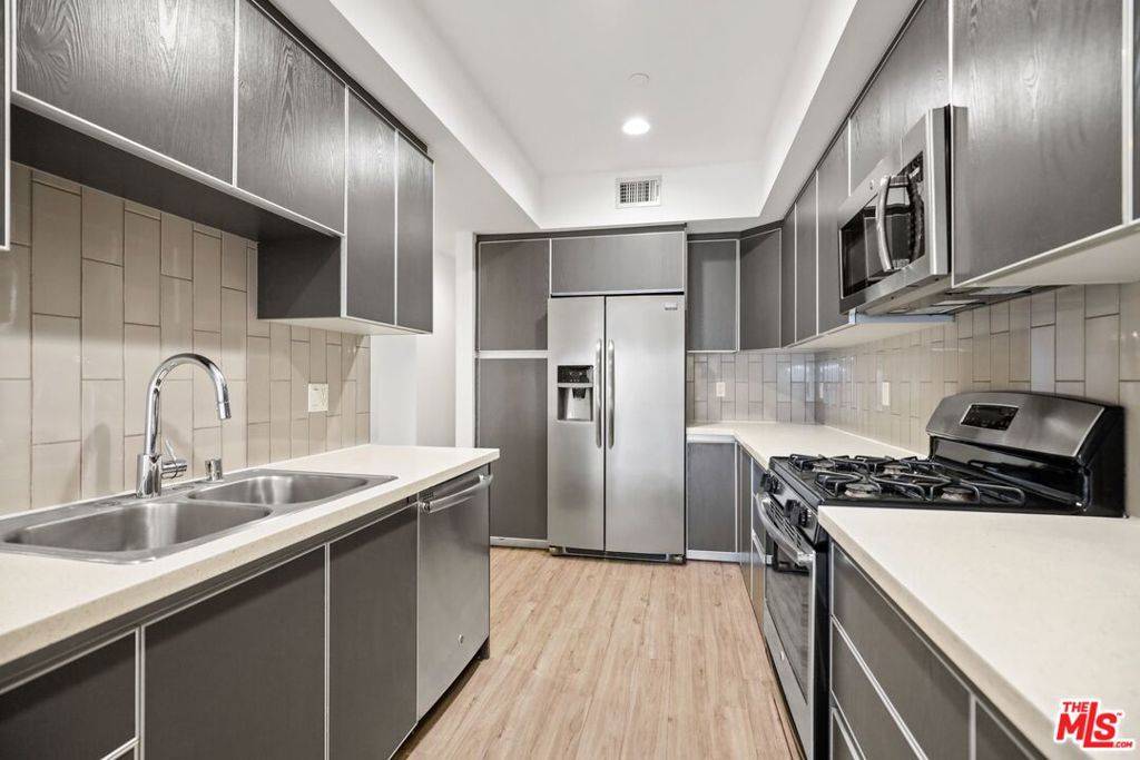Los Angeles, CA 90046,1439 N Poinsettia PL #303