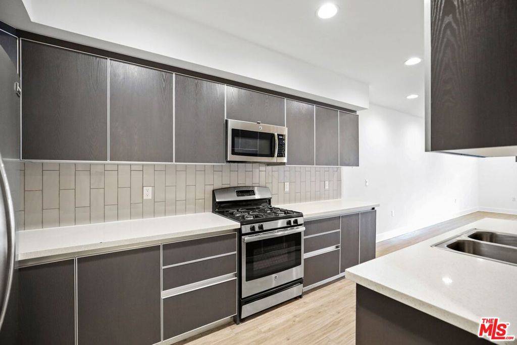 Los Angeles, CA 90046,1439 N Poinsettia PL #303