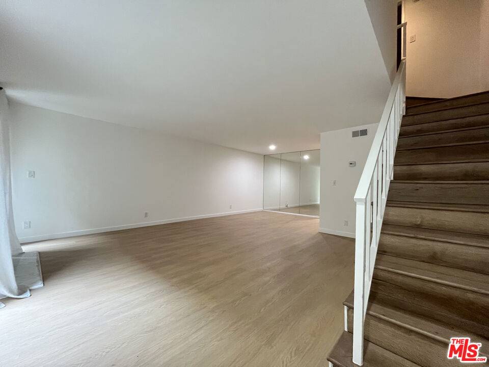 Sherman Oaks, CA 91403,5115 Kester AVE #9