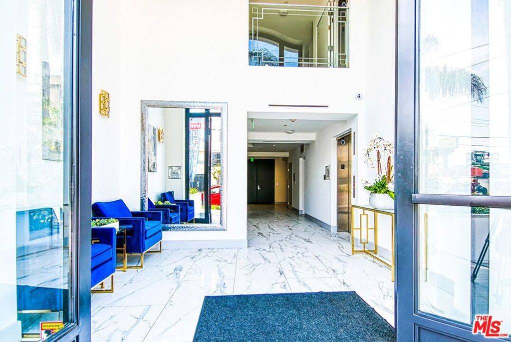 Los Angeles, CA 90035,1237 S Holt AVE #202
