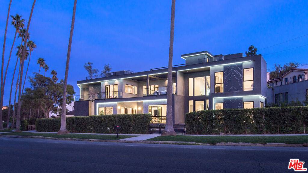Los Angeles, CA 90049,12720 Montana AVE