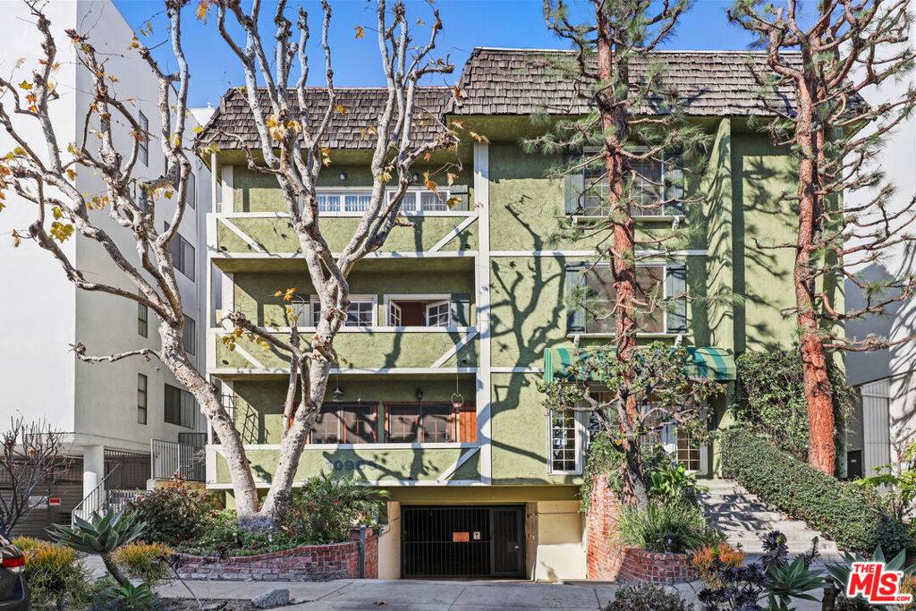 Los Angeles, CA 90024,10965 Rochester AVE #303