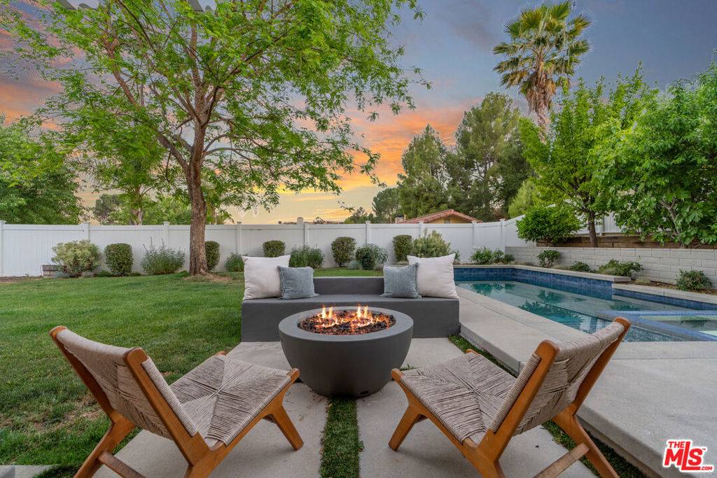 Calabasas, CA 91301,27062 Helmond DR