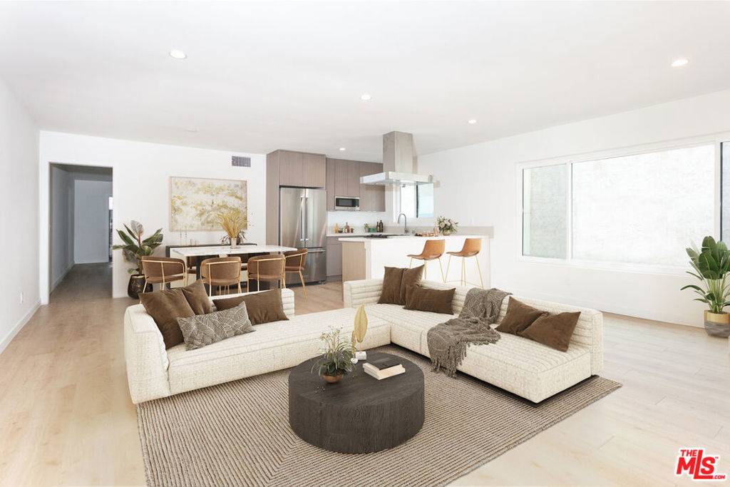 Los Angeles, CA 90069,955 N Croft AVE #5