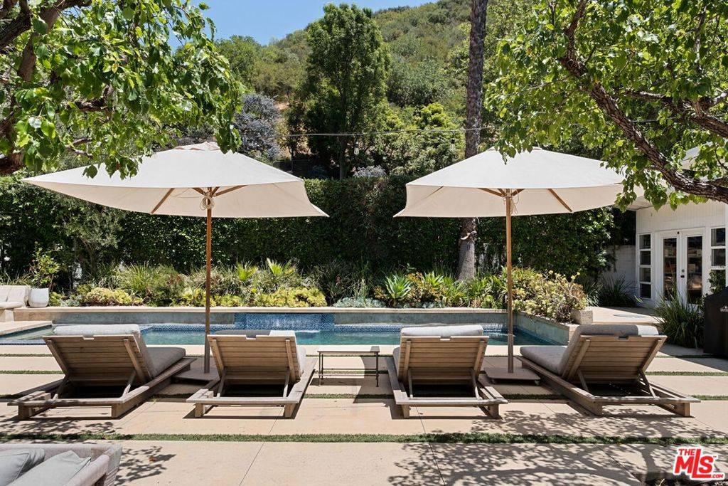 Los Angeles, CA 90049,3366 Mandeville Canyon RD