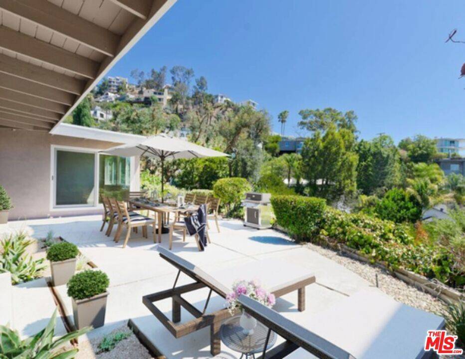 Los Angeles, CA 90069,8410 Harold WAY