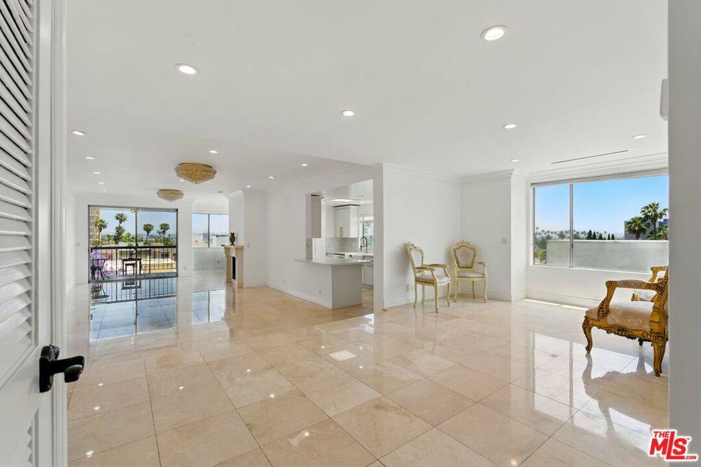 Beverly Hills, CA 90210,321 N Oakhurst DR #602