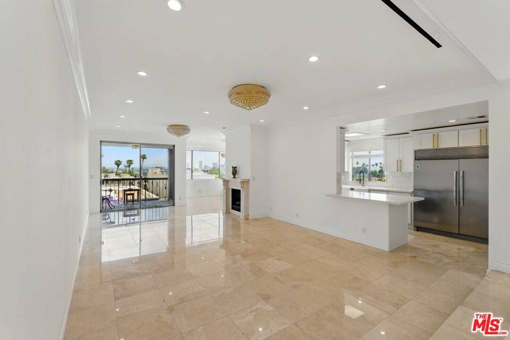 Beverly Hills, CA 90210,321 N Oakhurst DR #602