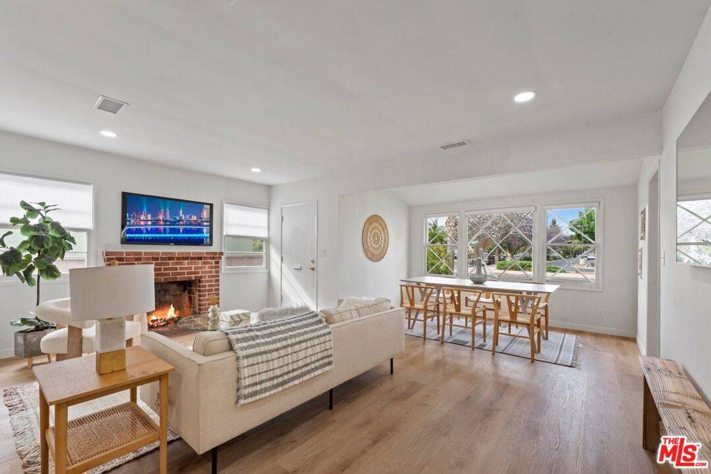 Los Angeles, CA 90066,4222 Corinth AVE