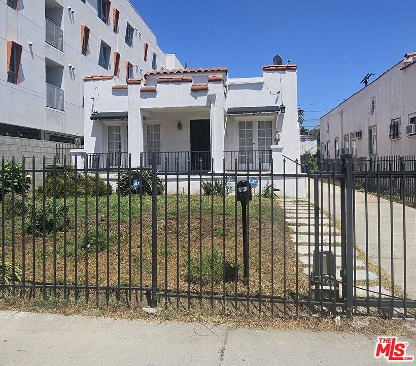 Los Angeles, CA 90029,1034 N Kenmore AVE