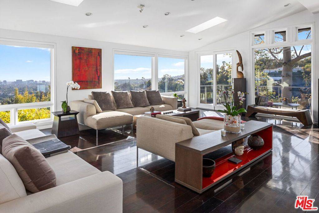Beverly Hills, CA 90210,1415 Summitridge DR