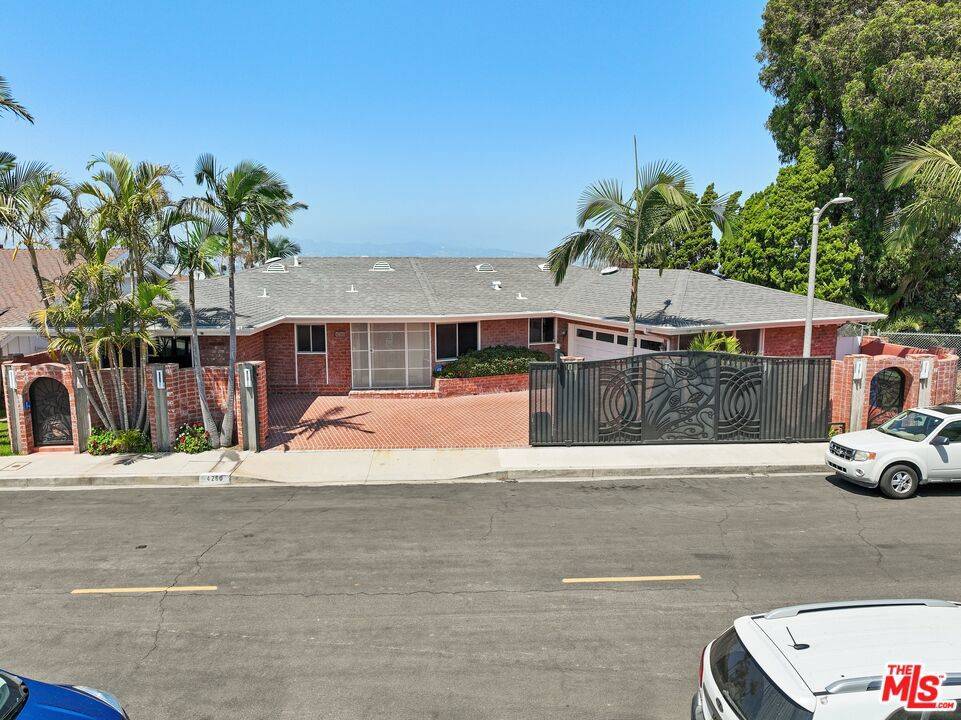 Los Angeles, CA 90008,4260 S Cloverdale AVE