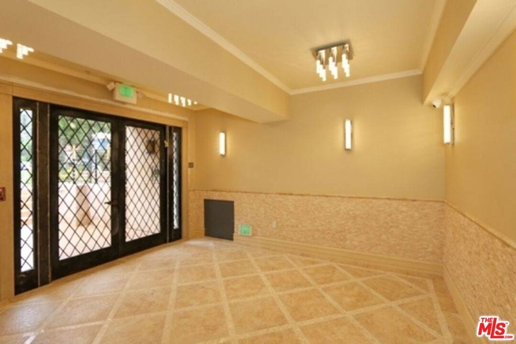 Los Angeles, CA 90049,12234 Montana AVE #202