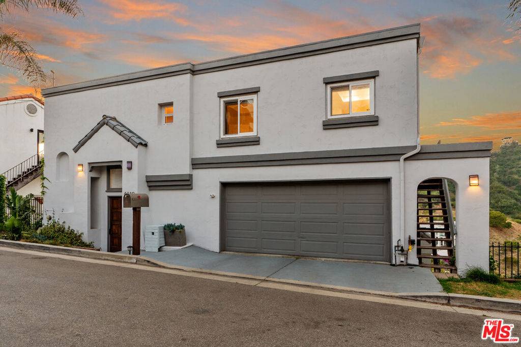 Los Angeles, CA 90068,6389 La Punta DR