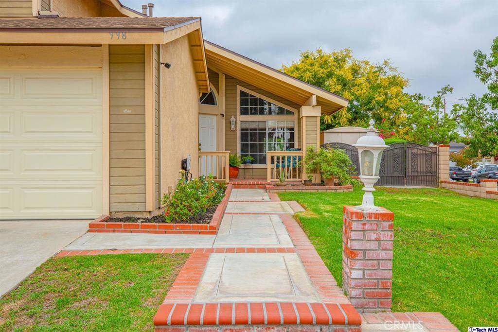 Corona, CA 92878,998 Colby CIR