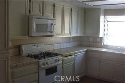 Hesperia, CA 92345,15446 Via Bahia ST