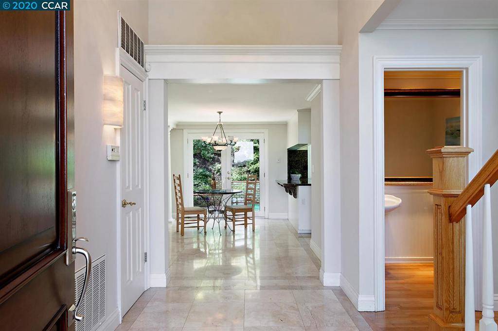 Orinda, CA 94563,15 Candlestick Rd