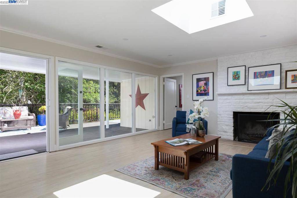 Orinda, CA 94563,11 Moraga Via