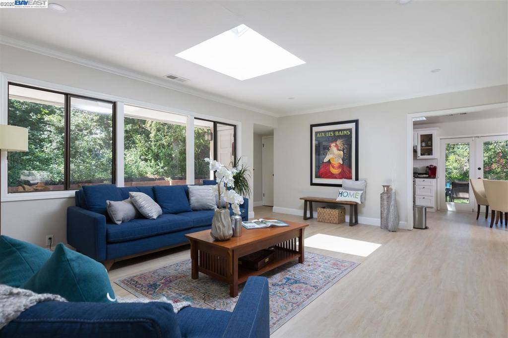 Orinda, CA 94563,11 Moraga Via
