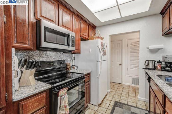Hayward, CA 94542,25912 Hayward Blvd #208