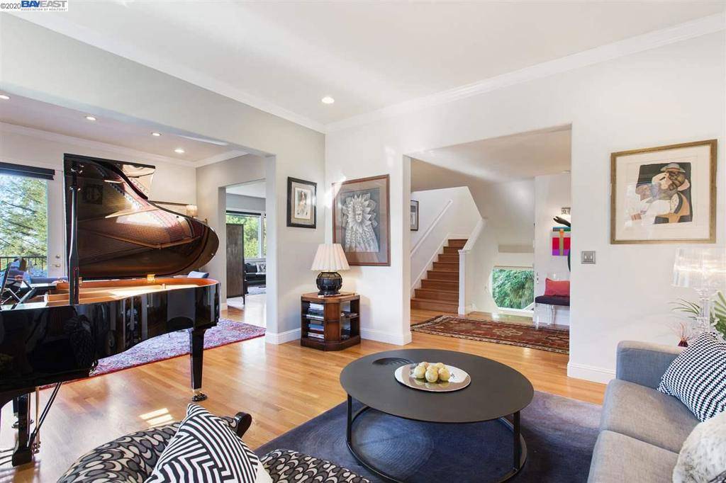 Oakland, CA 94611,24 SARONI COURT