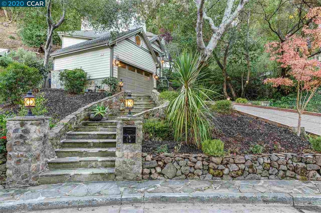 Orinda, CA 94563,42 Oak Road