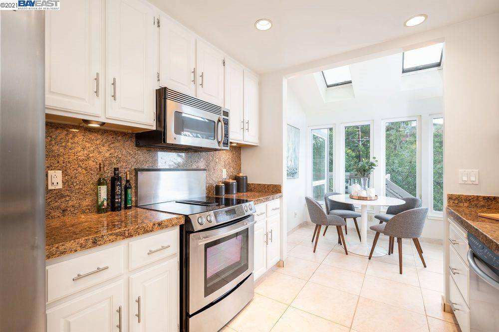 Oakland, CA 94611,6566 Chelton Dr