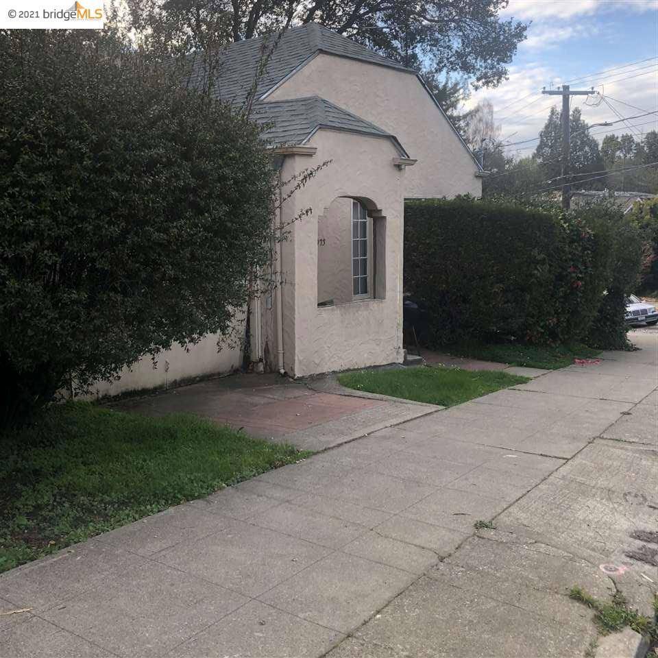 Oakland, CA 94602,3973 Waterhouse Rd