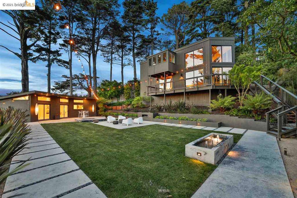 Oakland, CA 94611,2990 Holyrood Dr
