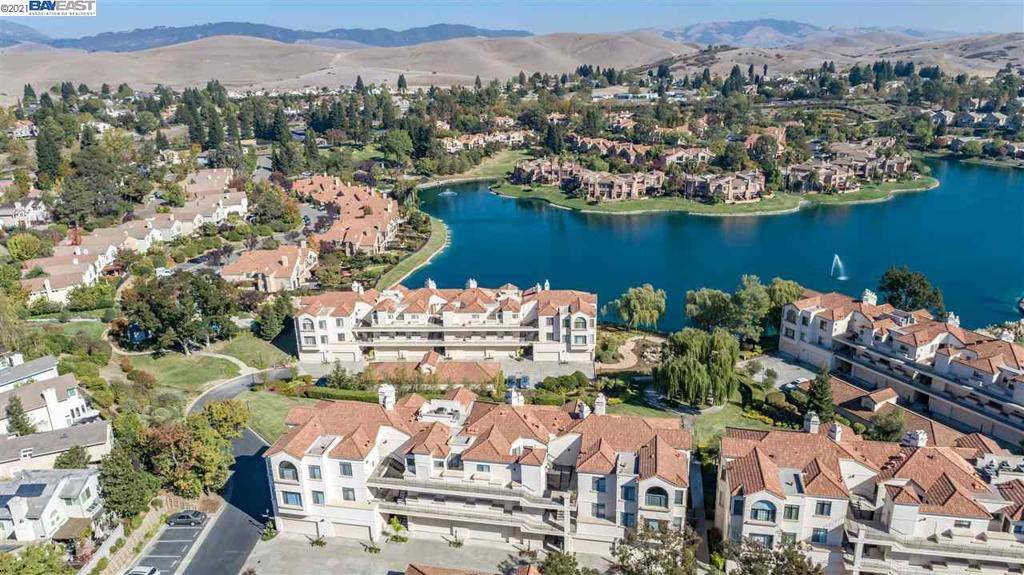 San Ramon, CA 94582,51 Eagle Lake Ct #11