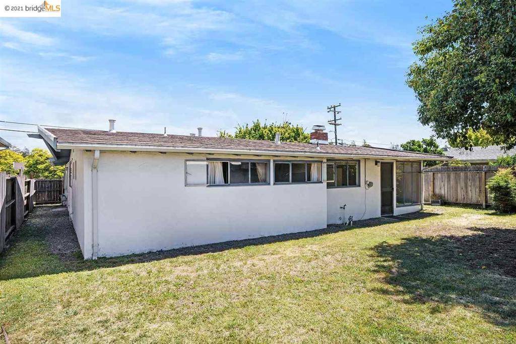 Hayward, CA 94545-4703,27453 Coronado Way