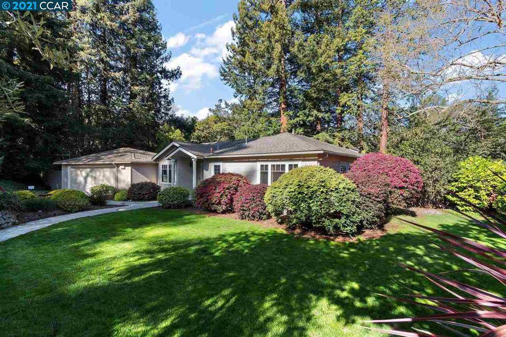 Orinda, CA 94563,2 Great Oaks Cir